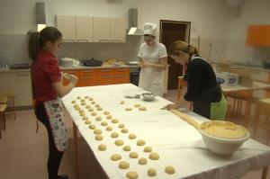 Učenci kuhali v hotelski kuhinji 12